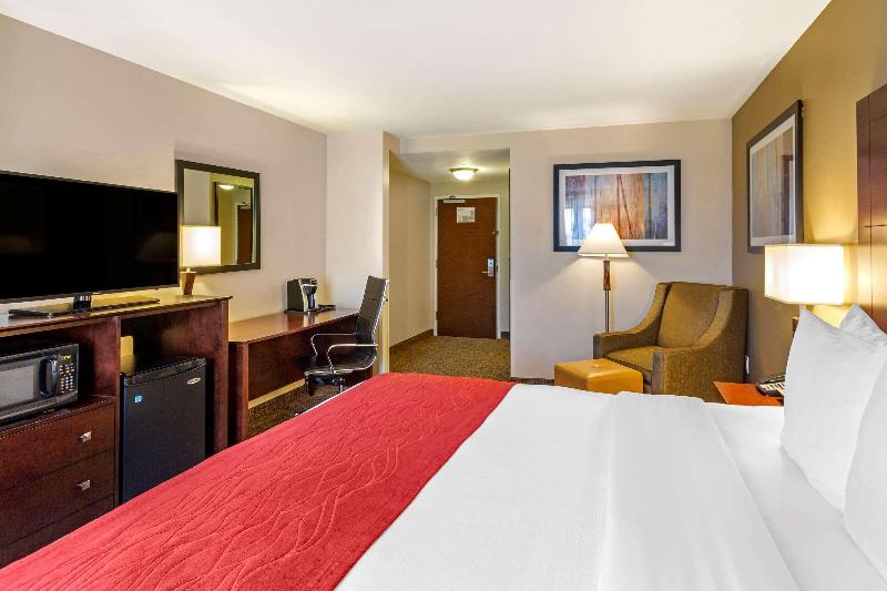Номер Deluxe Кровать Кинг, Courtyard By Marriott Warsaw Airport