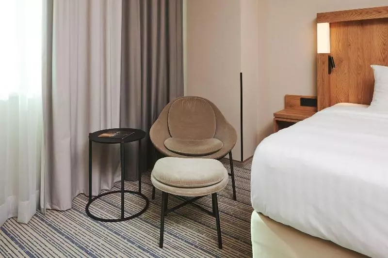اتاق سوپریور با تخت بزرگ, Courtyard By Marriott Warsaw Airport