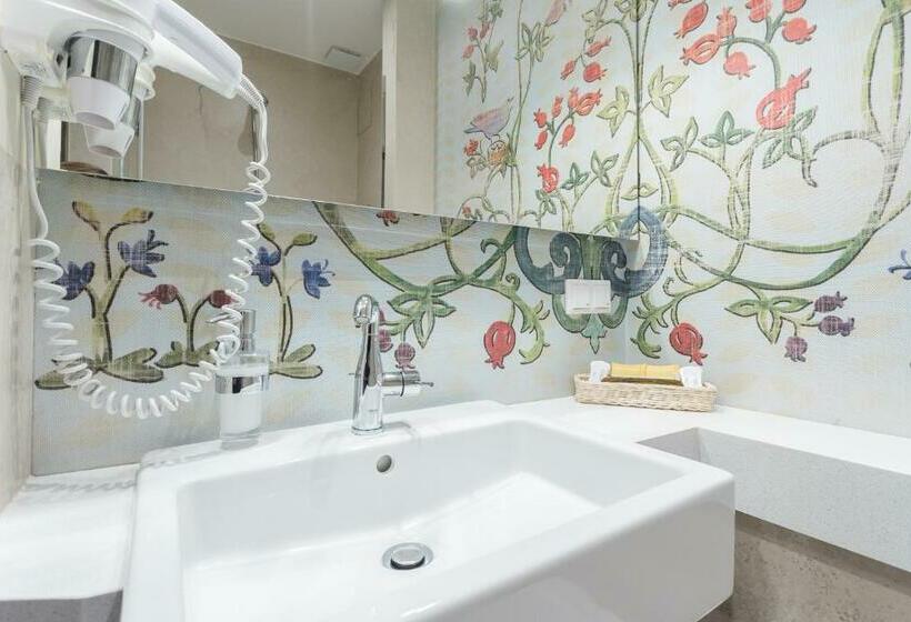 スタンダードシングルルーム, Ester