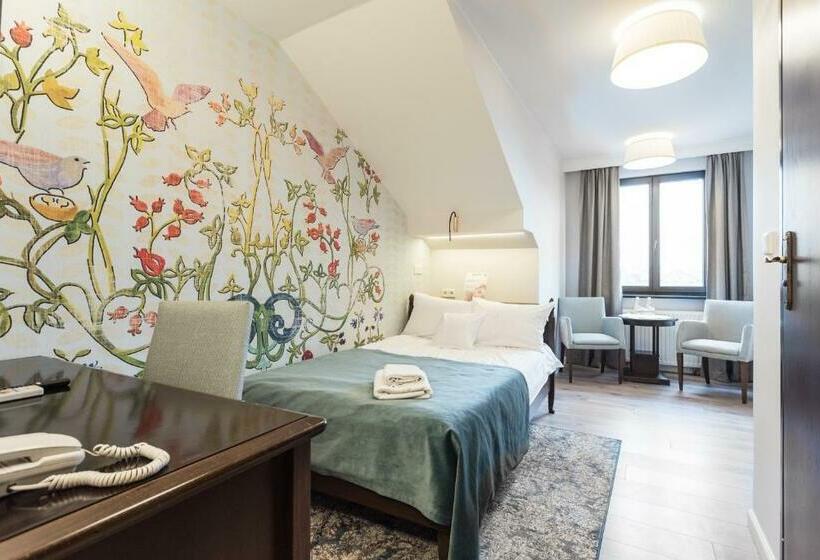 スタンダードシングルルーム, Ester