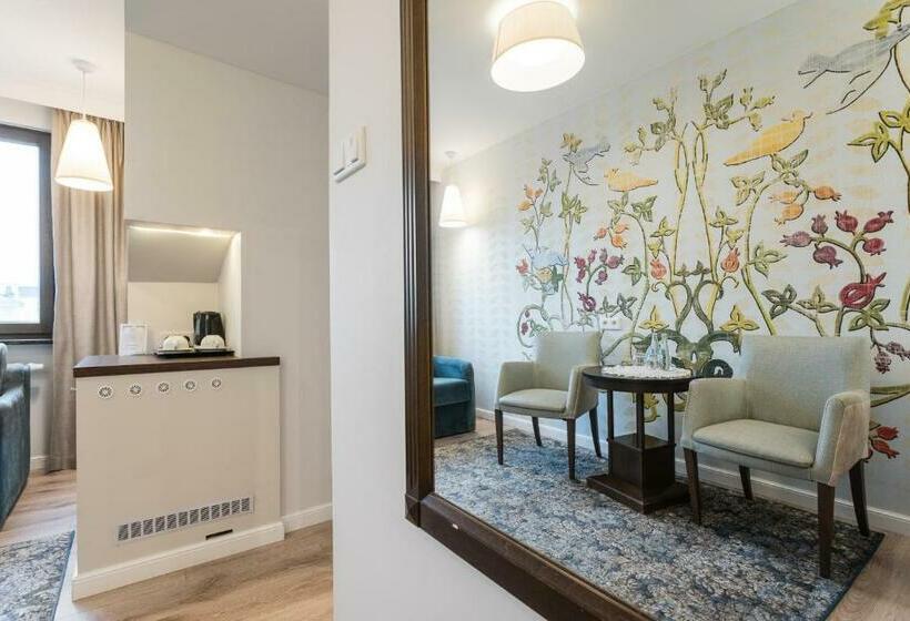 スタンダードシングルルーム, Ester