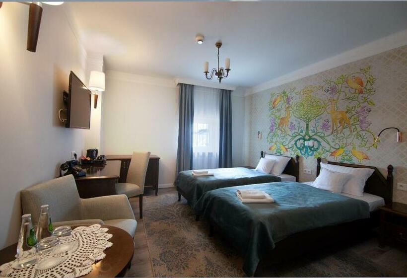 スタンダードルーム, Ester