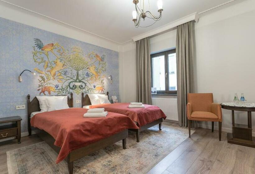 スタンダードルーム, Ester