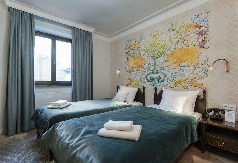 スタンダードルーム, Ester