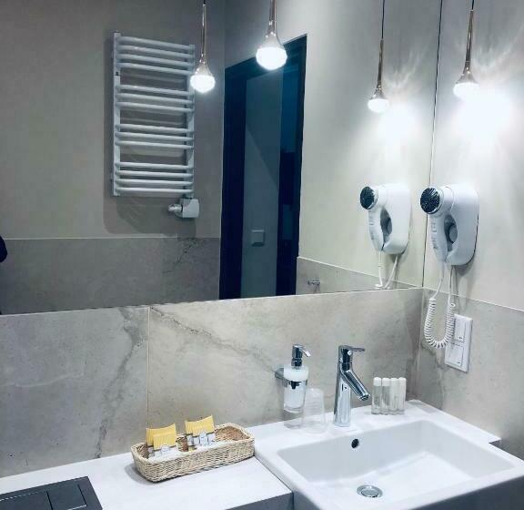 スタンダードルーム, Ester