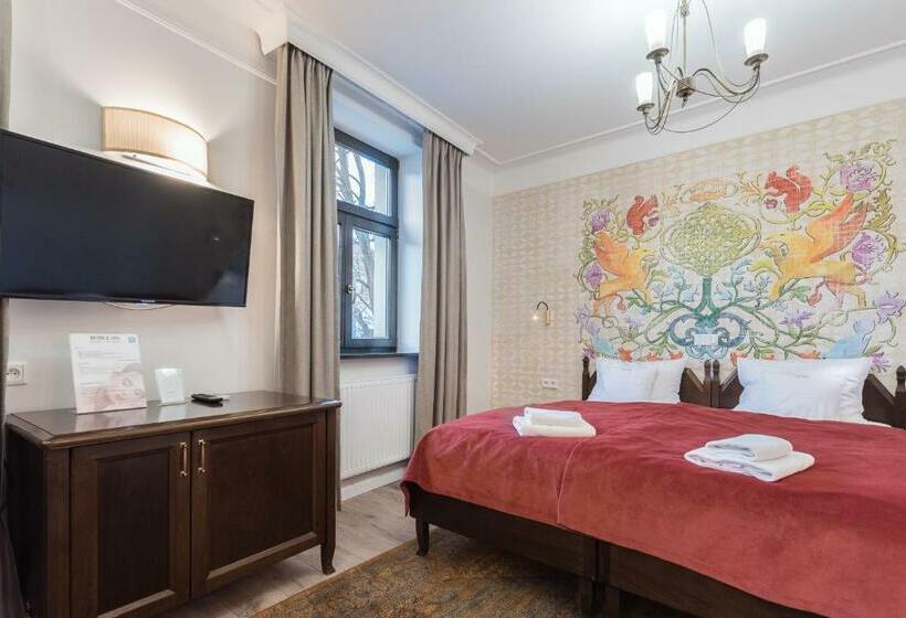 デラックスルーム, Ester