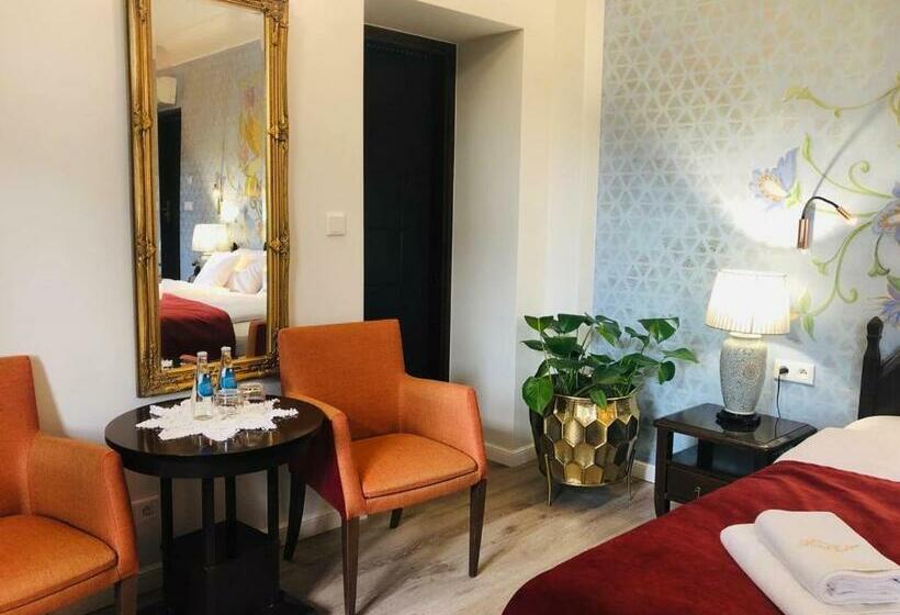 2ベッドルームアパートメント, Ester