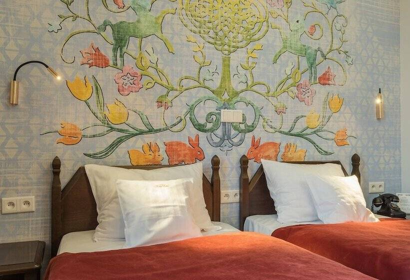 スタンダードルーム, Ester