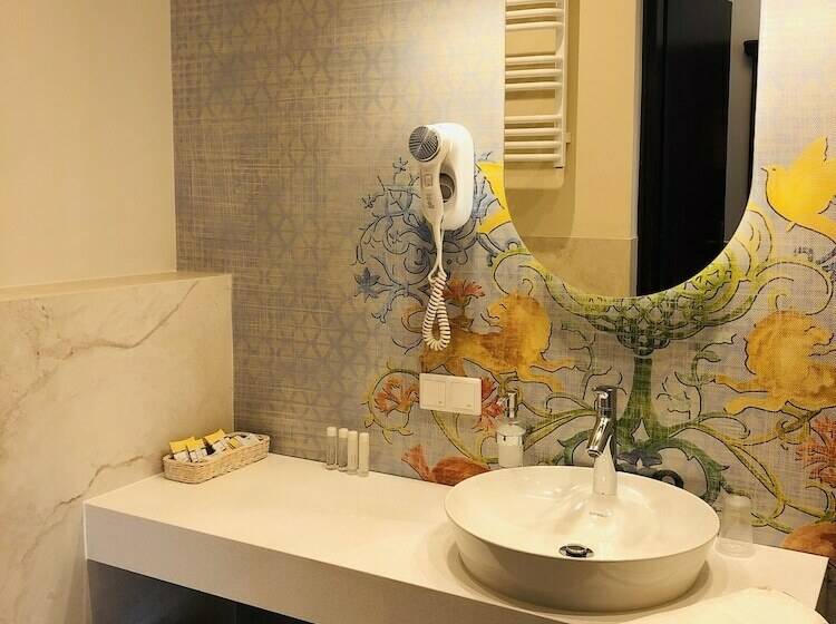 スタンダードルーム, Ester