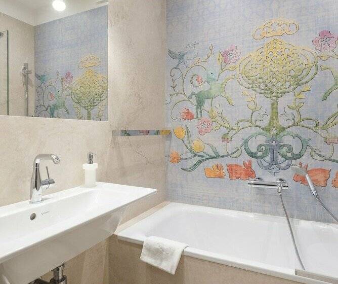 スタンダードルーム, Ester