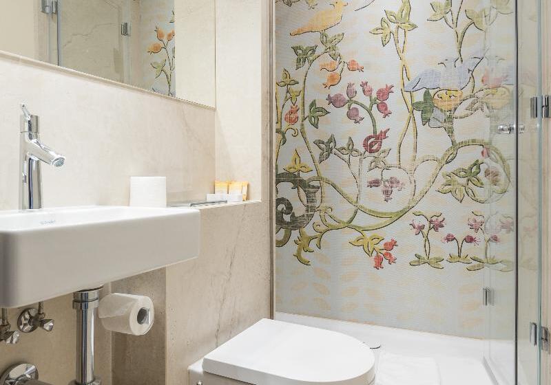 スタンダードルーム, Ester