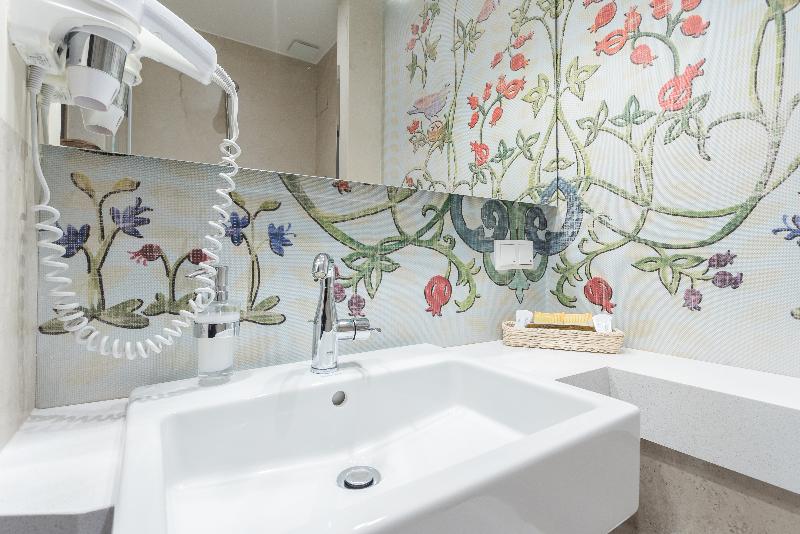 スタンダードルーム, Ester