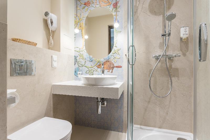 スタンダードシングルルーム, Ester