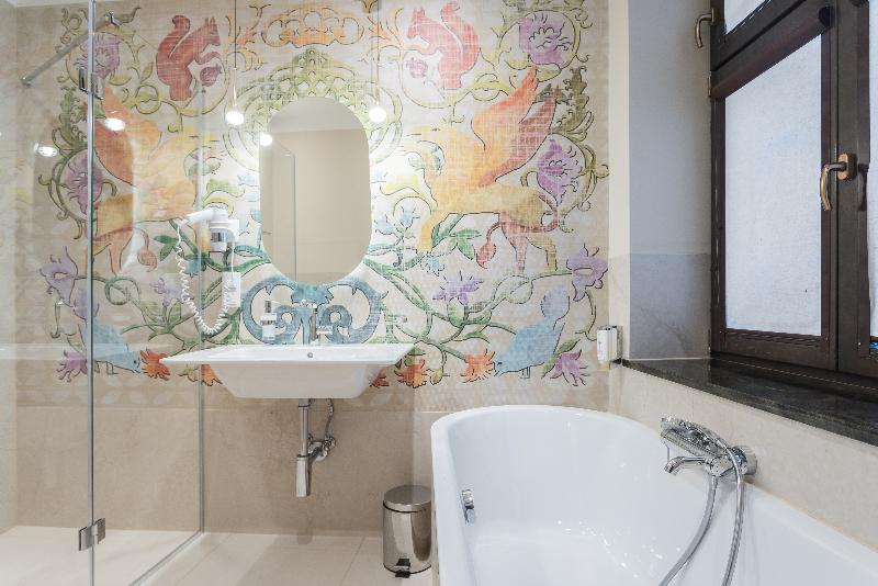 デラックスルーム, Ester