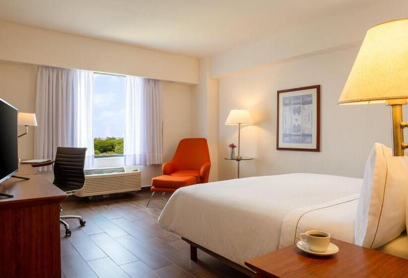 带大床的高级房间, Fiesta Inn Tampico