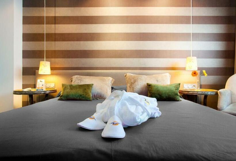 اتاق سوپریور, Globales Acis y Galatea