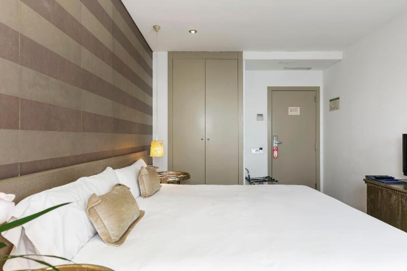 اتاق استاندارد, Globales Acis y Galatea