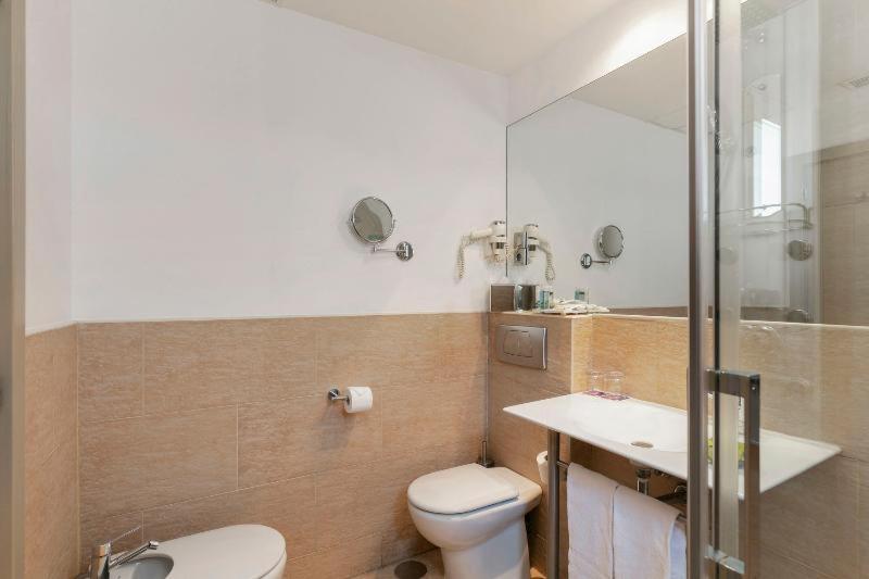 اتاق استاندارد, Globales Acis y Galatea