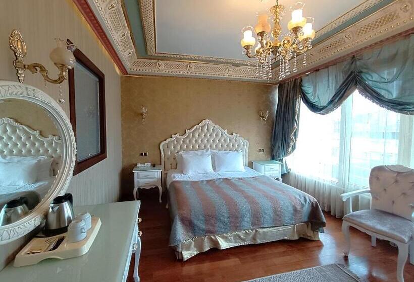 سوییت جونیور, Golden Horn