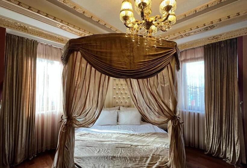 سوییت جونیور, Golden Horn