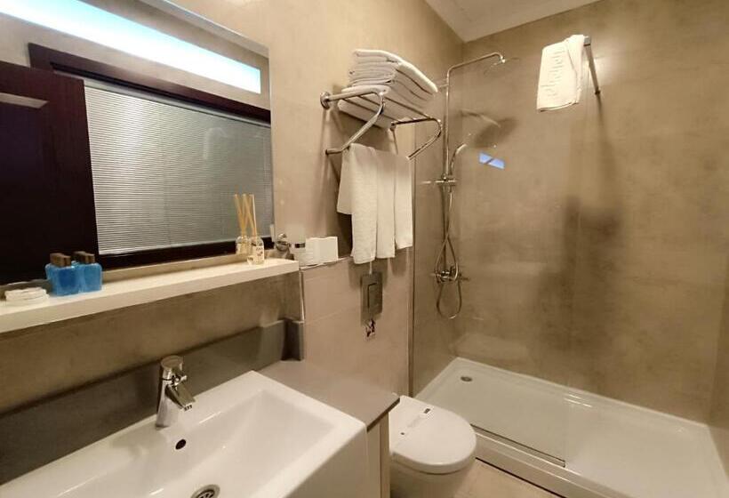 اتاق لوکس خانوادگی, Golden Horn