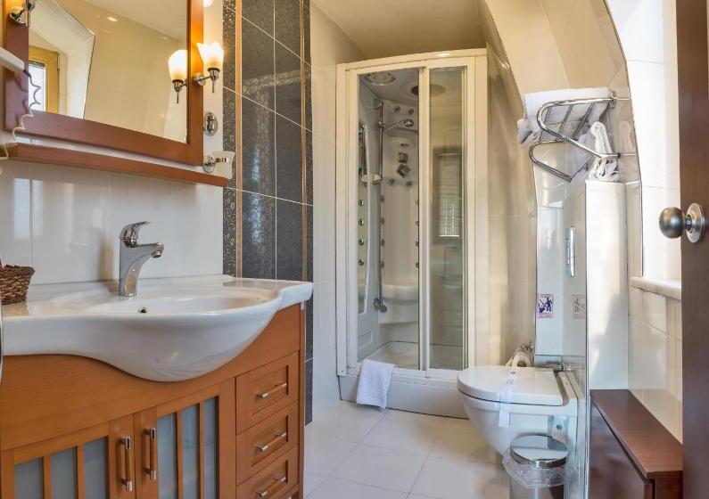 اتاق لوکس خانوادگی, Golden Horn