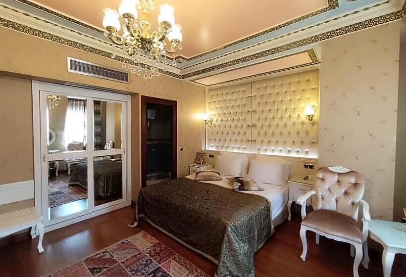 اتاق لوکس خانوادگی, Golden Horn