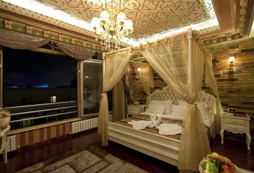 اتاق لوکس خانوادگی, Golden Horn