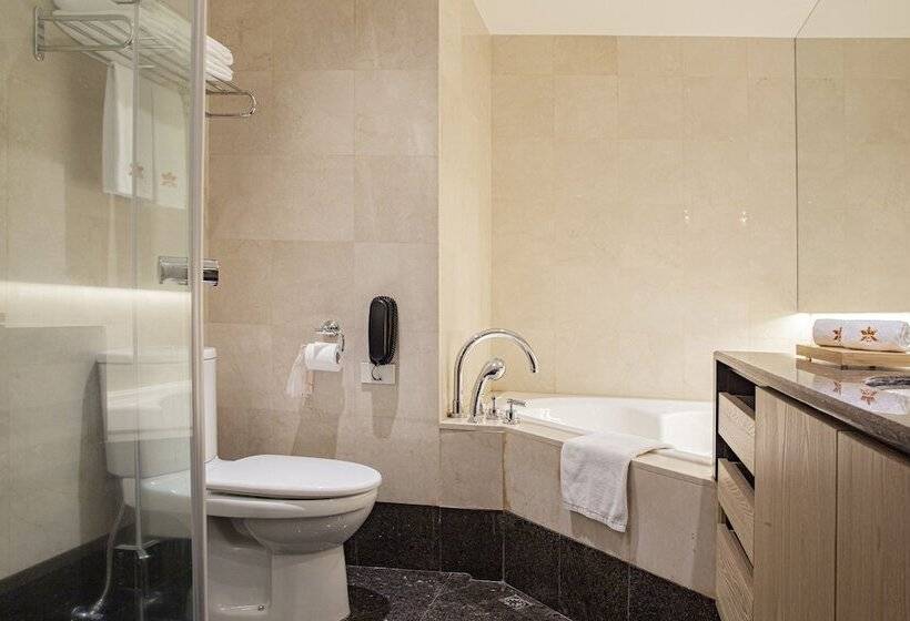 اتاق اجرایی, Pacific Business