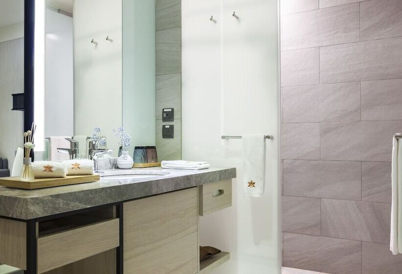 اتاق کلاس بیزنس, Pacific Business