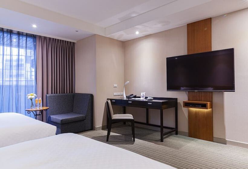 اتاق خانوادگی, Pacific Business