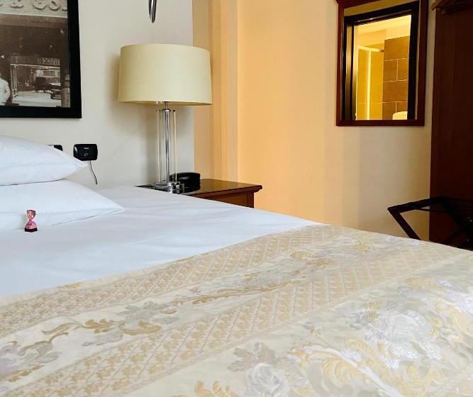 חדר אקונומי יחיד, Paradis