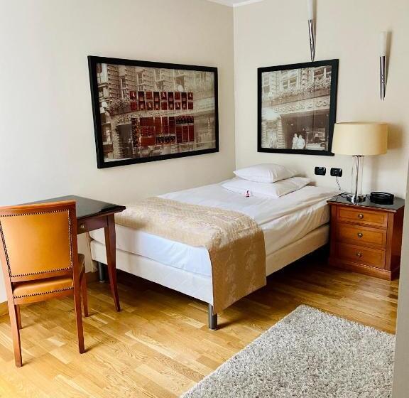 חדר אקונומי יחיד, Paradis