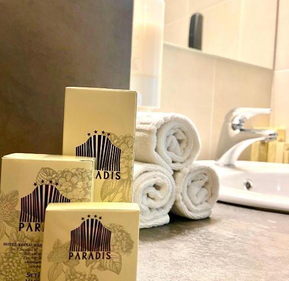 חדר אקזקיוטיב, Paradis