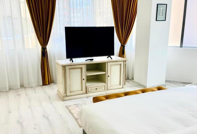 חדר אקזקיוטיב, Paradis