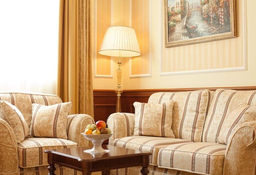 سوئیت با چشمانداز رودخانه, Parus