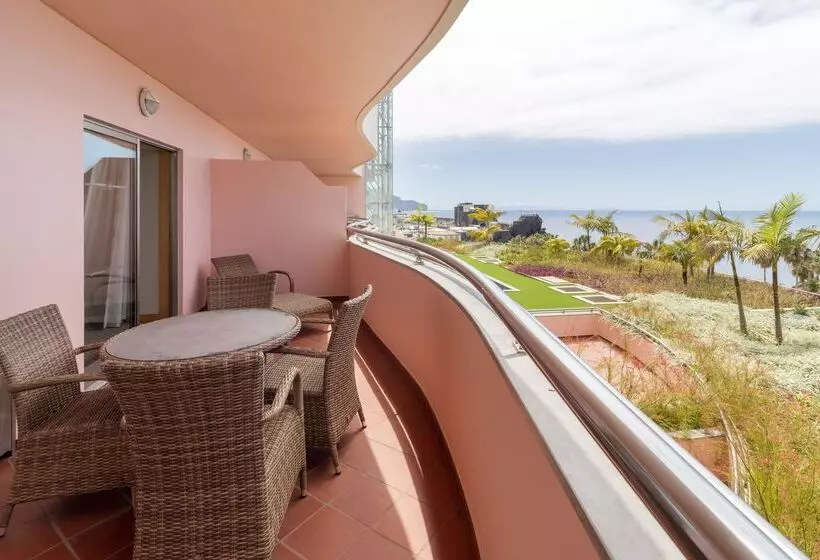 سوییت سوپریور با چشم‌انداز دریا, Royal Savoy  Ocean Resort  Savoy Signature