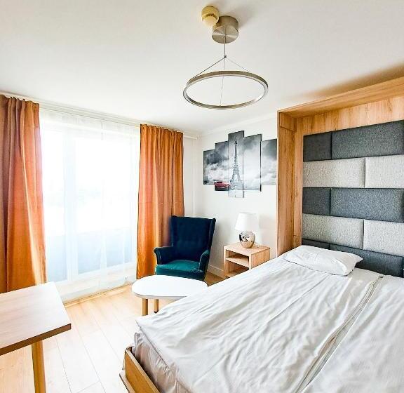 Номер Deluxe, Alibi Sympozjum Studio