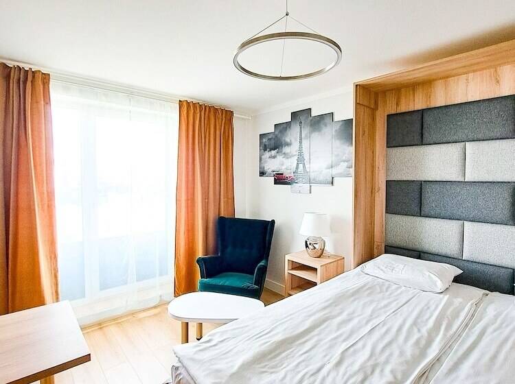 Номер Deluxe, Alibi Sympozjum Studio