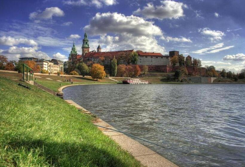 Номер Deluxe, Alibi Sympozjum Studio