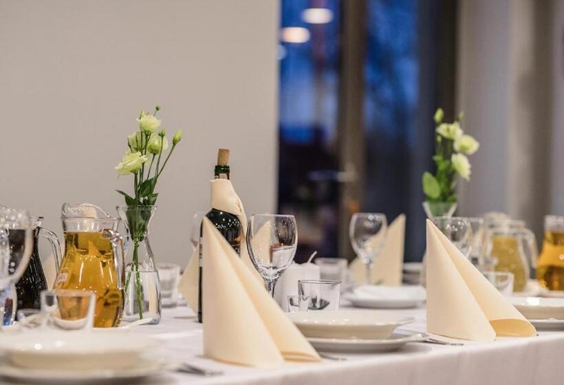 Номер Deluxe, Alibi Sympozjum Studio