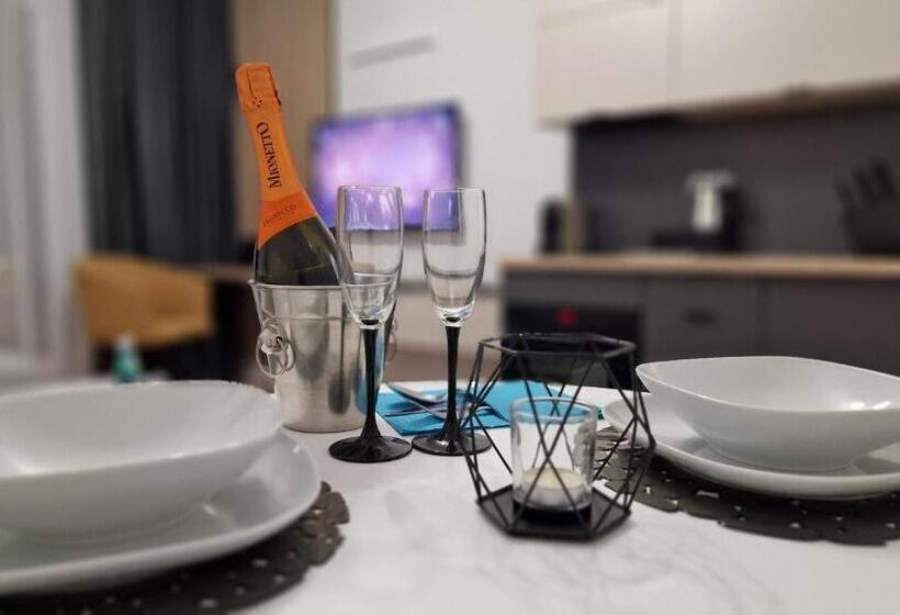 Номер Deluxe, Alibi Sympozjum Studio