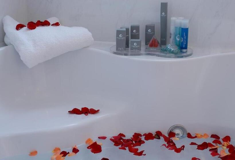 Полулюкс, The Athenian Callirhoe Exclusive