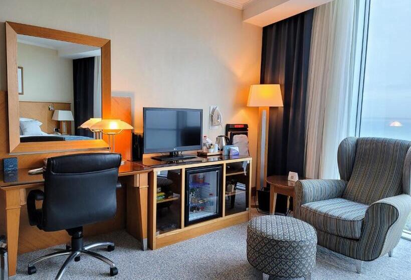 带海景的俱乐部房间, Wyndham Grand Izmir Ozdilek Thermal & Spa