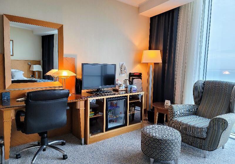 带海景的俱乐部房间, Wyndham Grand Izmir Ozdilek Thermal & Spa