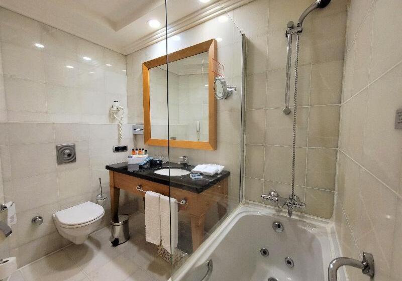 带海景的俱乐部房间, Wyndham Grand Izmir Ozdilek Thermal & Spa