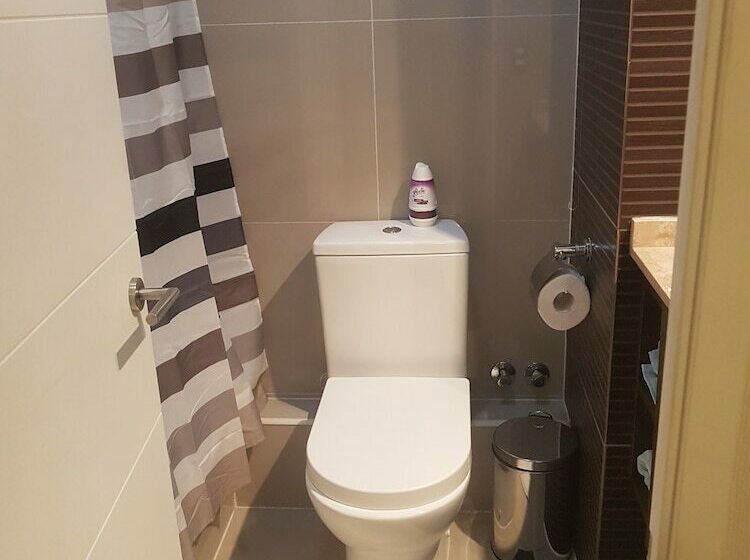 דירת שלושה חדרים, Green Apartments