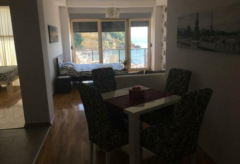 آپارتمان 2 خوابه با چشمانداز دریا, Cruiser