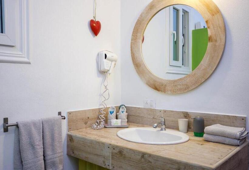 1ベッドルームハウス, Kalawala