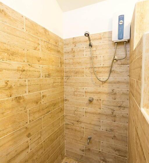 1ベッドルームハウス, Kalawala